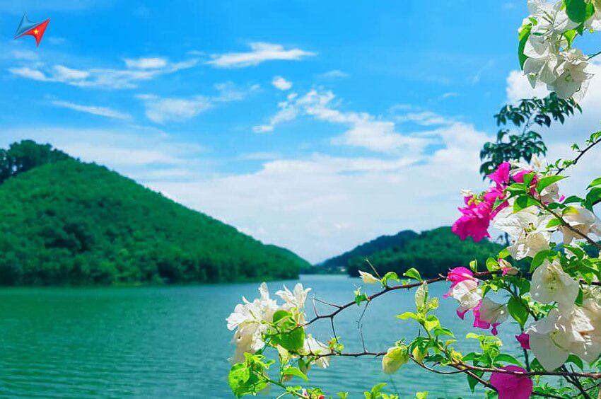 Nui Coc Lake