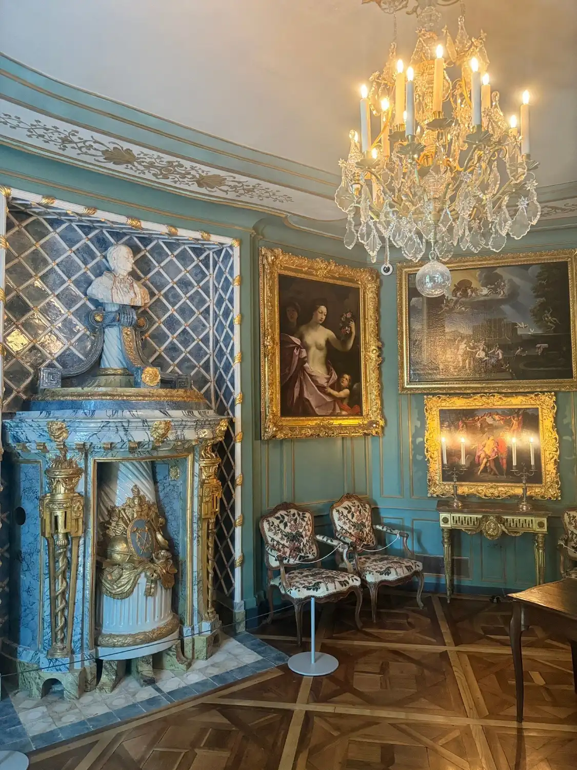 Hotels near Castle Voltaire