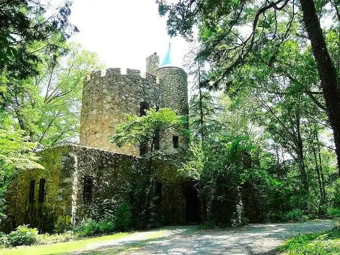 Các khách sạn gần Gimghoul Castle