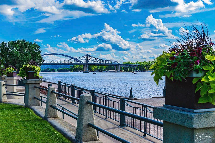 St. Louis to La Crosse Flights