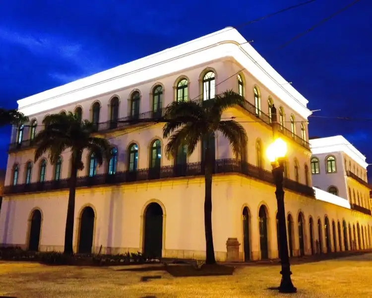 Hotels near Museu Pele