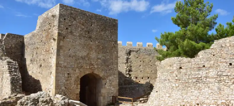 Hotels in Kastro Killinis