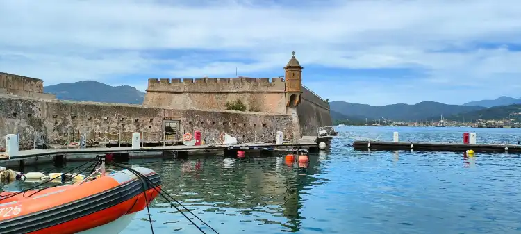 Hotels near Torre della Linguella