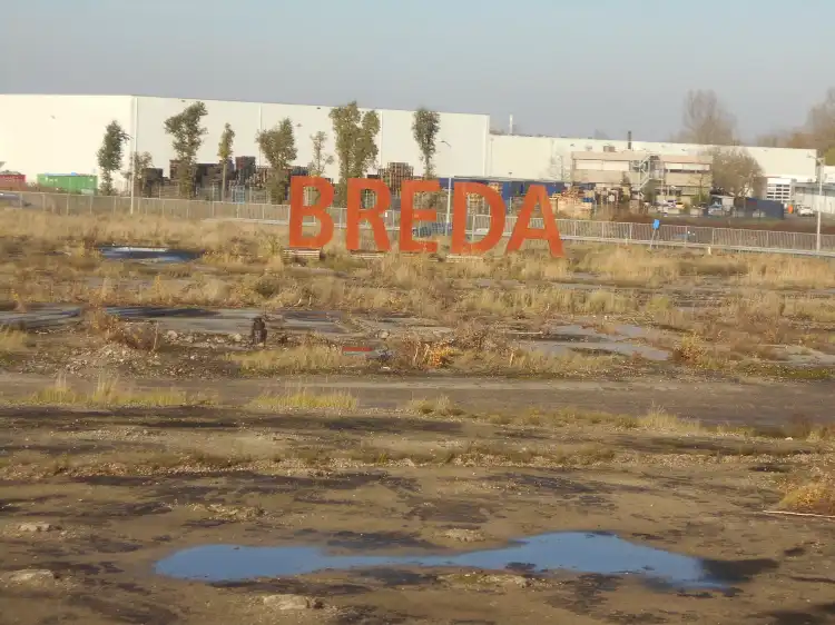 Hotels near Breda railway station