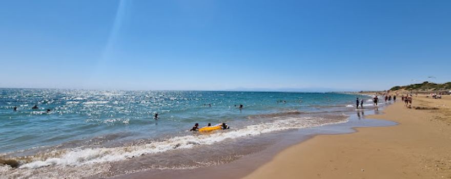 Crown Serenity Hotel beach