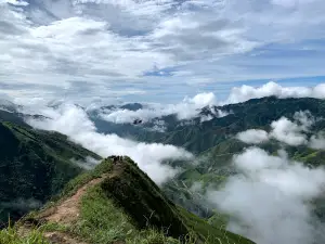 Sống Lưng Khủng Long - điểm Săn Mây