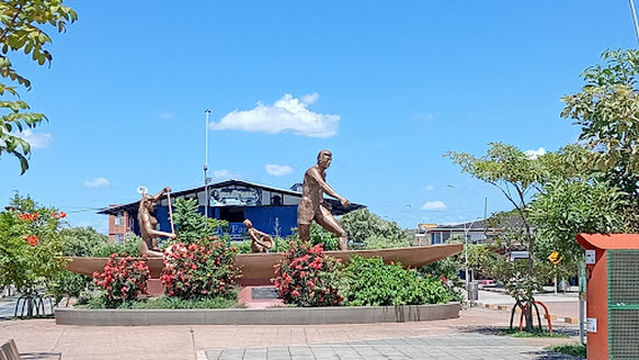 Monumento Al Canoero