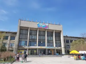 Красный