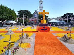 PLAZA DE IXTLAHUACAN DE LOS MEMBRILLOS