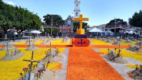 PLAZA DE IXTLAHUACAN DE LOS MEMBRILLOS