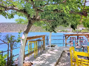 Paralia Saranti