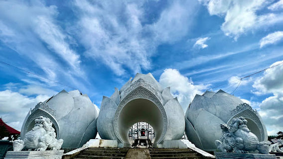 Liên Hoa Bảo Tháp