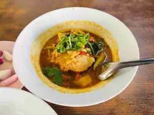 MeeTonPoe Phuket Town