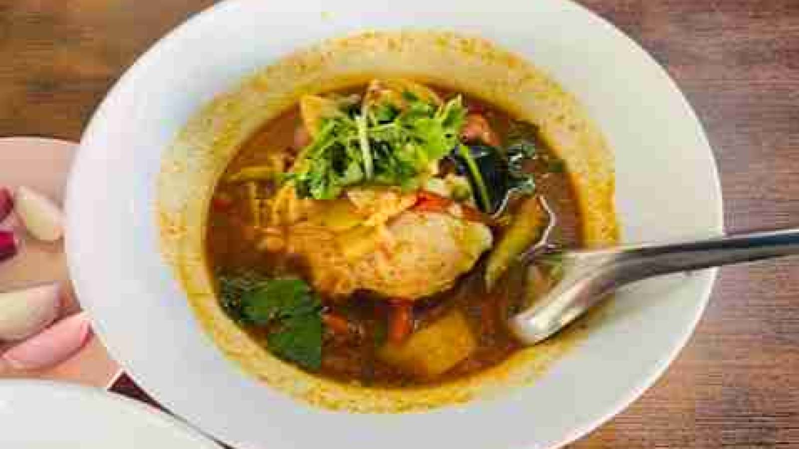 MeeTonPoe Phuket Town