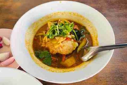 MeeTonPoe Phuket Town