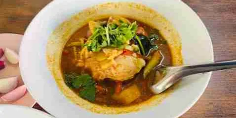 MeeTonPoe Phuket Town