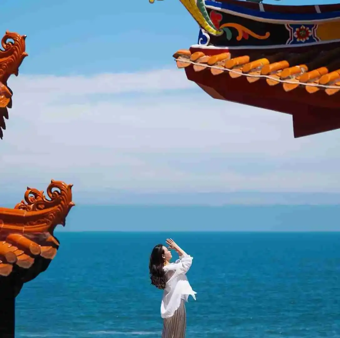 Hotels near Luojia Temple