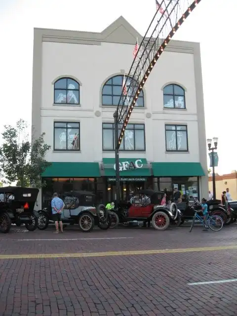 Hotels near Greater Flint Arts Council