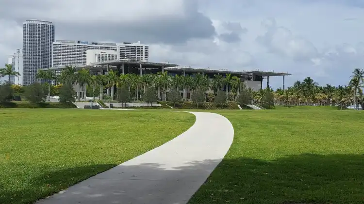 Hotels near Bicentennial Park