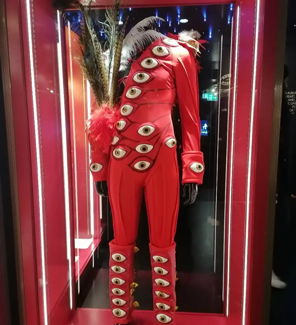 Hotels near Queen Studio Experience