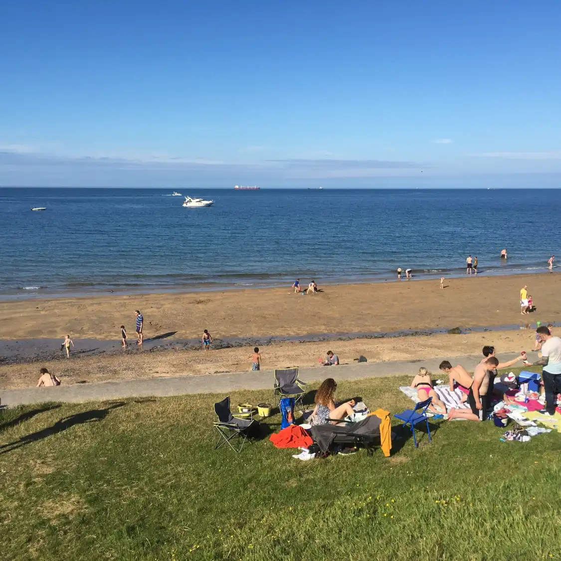 Helen's Bay beach附近的飯店