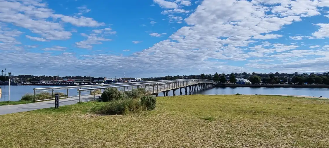 Hotels near Cunninghame Arm Foot Bridge
