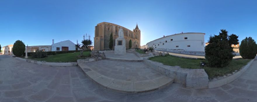 Monumento a Santa Teresa de Jesús