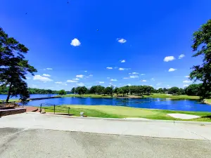 Houston Lake Country Club