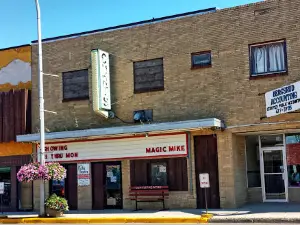 Curt's Theater