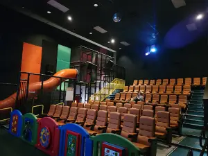 B&B Theatres Shawnee 18