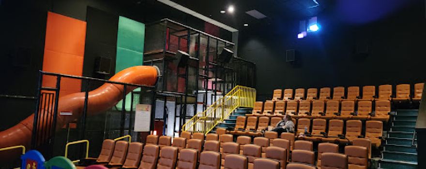 B&B Theatres Shawnee 18