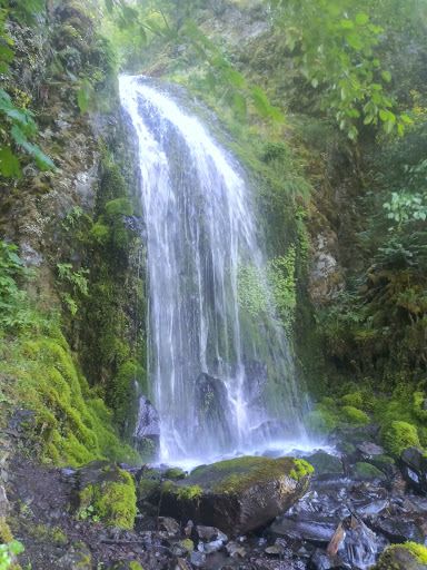 Starvation Creek Falls