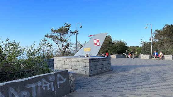 Promenada: Pomnik Poległych Pilotów