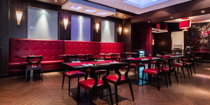 L2 Grill - Fantasyland Hotel