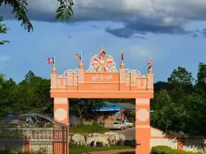 Wat Mai Sung ဝတ်ႉမႂ်ႇသုင်
