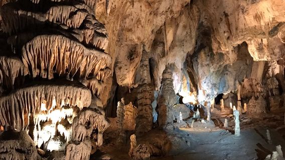 Sloupsko-Sosuvske Cave