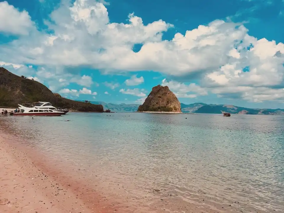 2_Pink Beach
