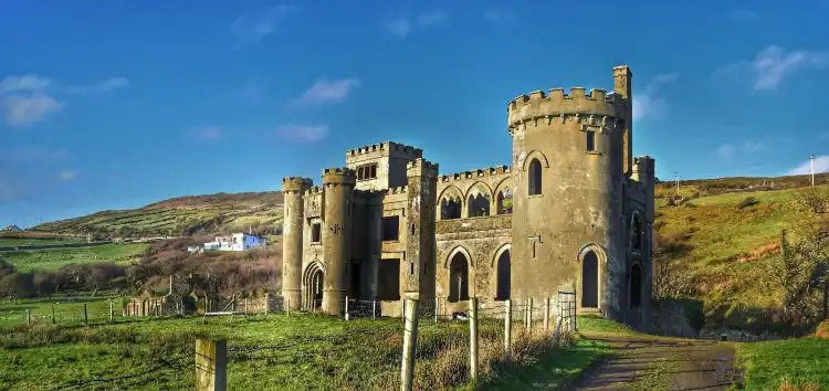 Hotels near Clifden Castle