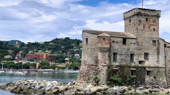 Incendio del Castello con la Processione Religiosa dei Crocifissi