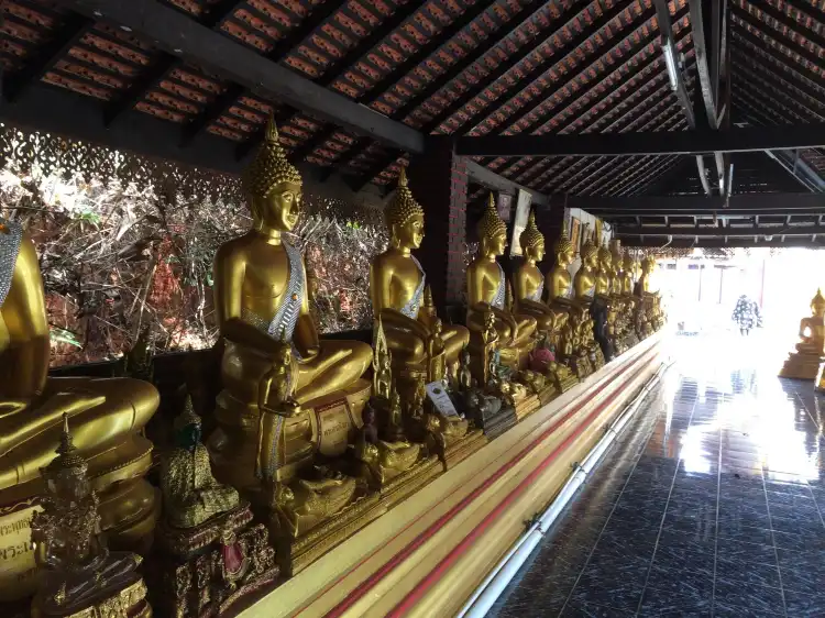 Hotels near Wat Phraphutthabat Si Roi