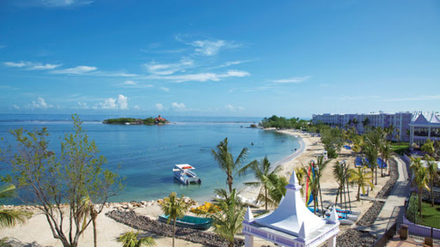 ScubaCaribe - Diving & Water Sports