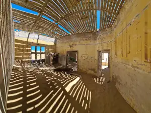 Kolmanskop Entrance