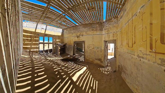 Kolmanskop Entrance
