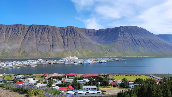 Naustahvilft - The Troll Seat