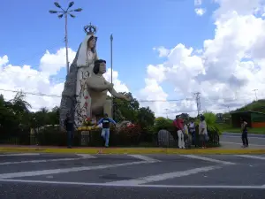 Monument Virgen Del Valle and Indian Quiriquire