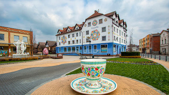 Pomnik Karolinki i Karlika w Gogolinie