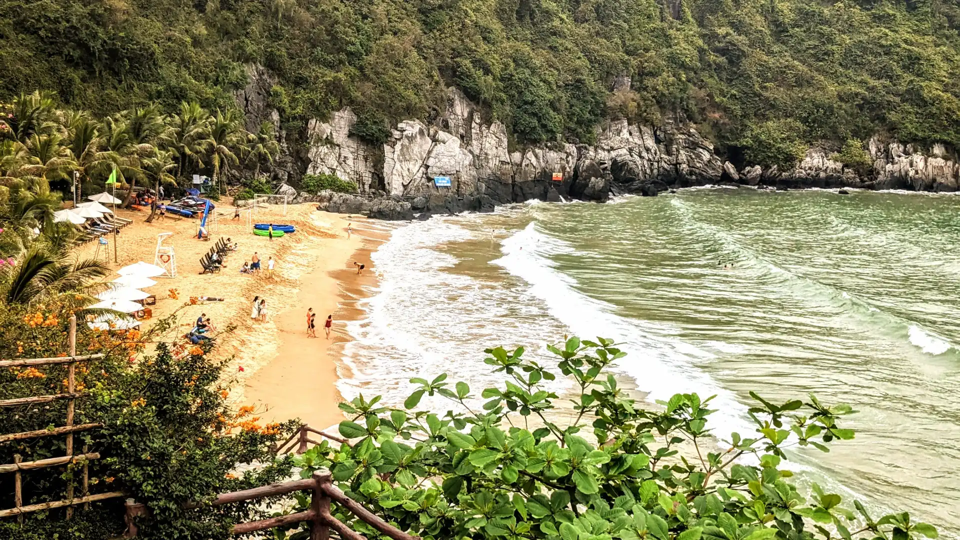 Hotels near Cat Co 1 Beach