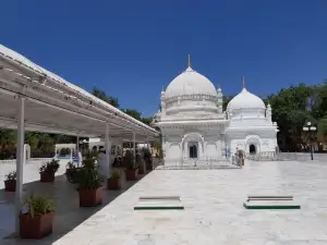 Dargah-E-Hakimi