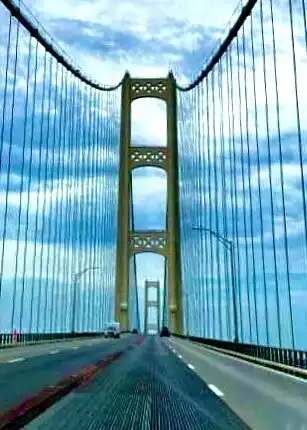 맥키낵 다리 주변 호텔