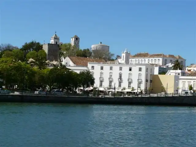 Hotels near Camera Obscura
